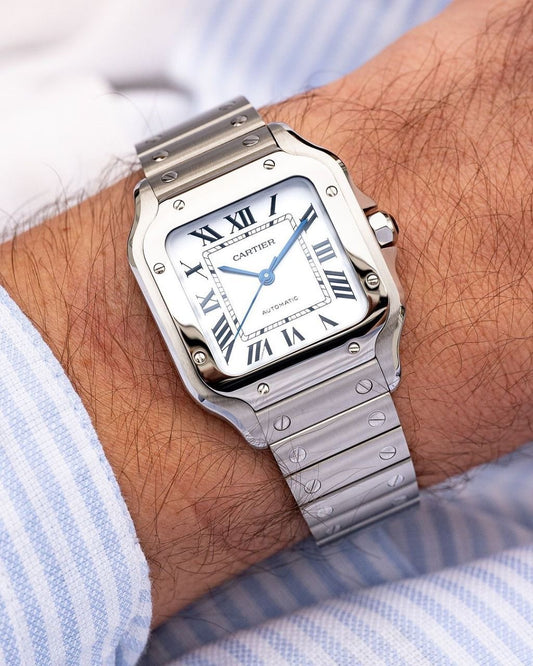 Santos de Large Automatic – 39.8 mm × 47.5 mm. Iconic design, black dial, ADLC bezel, interchangeable strap & timeless elegance